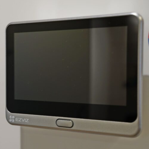 Display vom Türspion circa 12 cm breit und 7 cm hoch