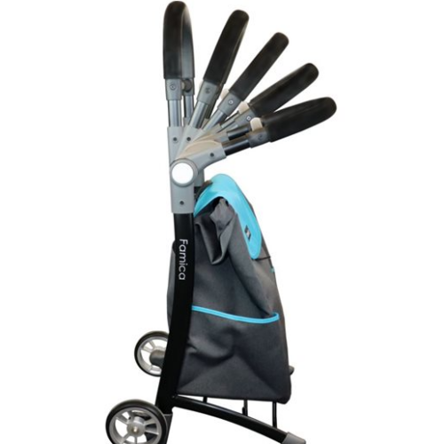 Der Griff des Trolley ist auf viele verschiedene Positionen einstettbar. Er hat eine blau/schwarze Tasche und Räder mit Durchmesser circa 10 cm.