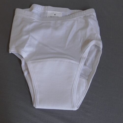 Schaut aus wie ein normaler weißer Slip, hat aber eine Nässesperre.