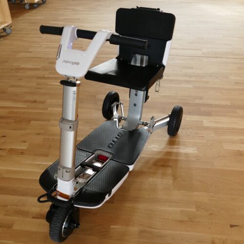 Elektro-Roller mit Sitz und Griffstange. Zusammenklappbar.