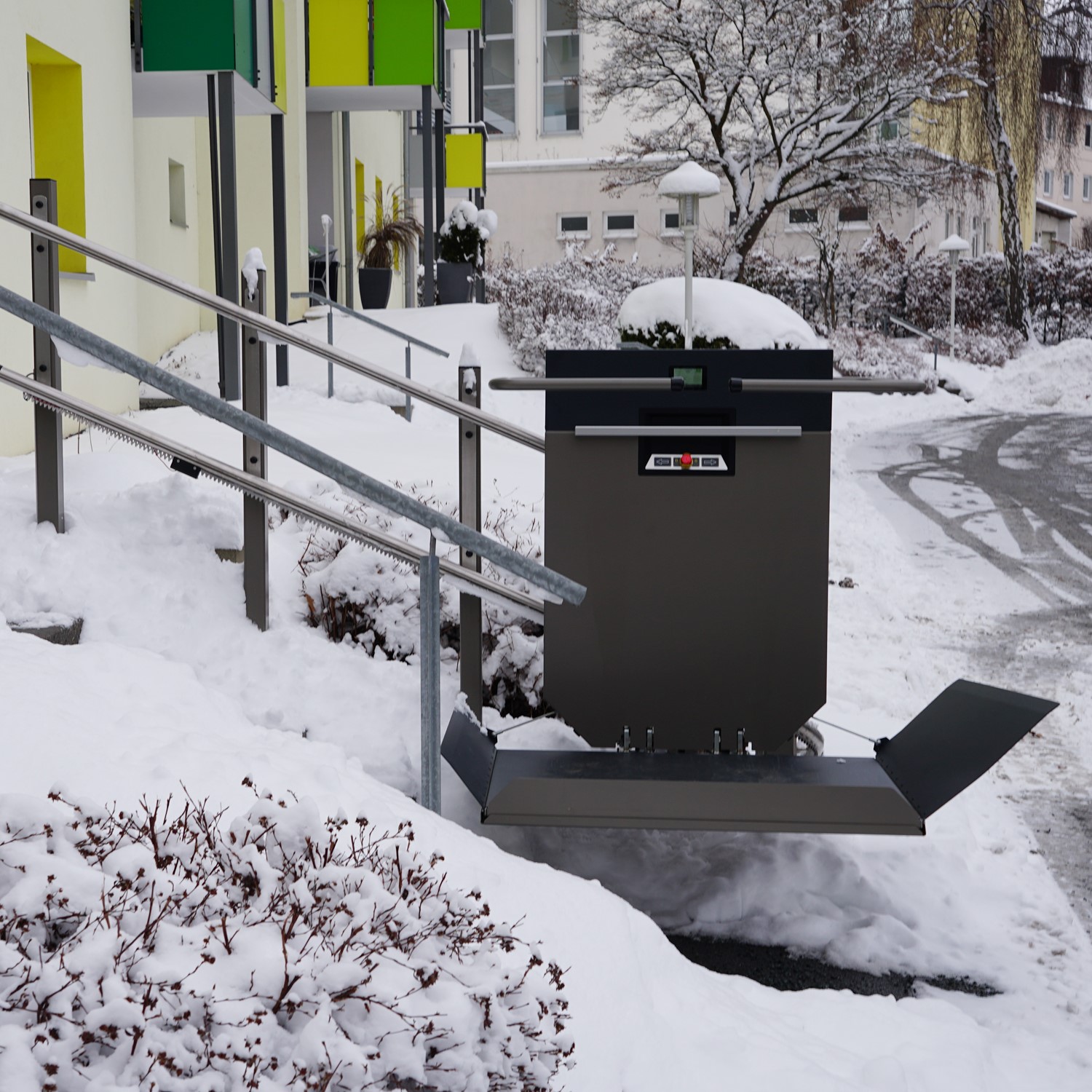 Plattform-Lift außen (Einzelfertigung) - Häseler Liftsysteme – Bild 2