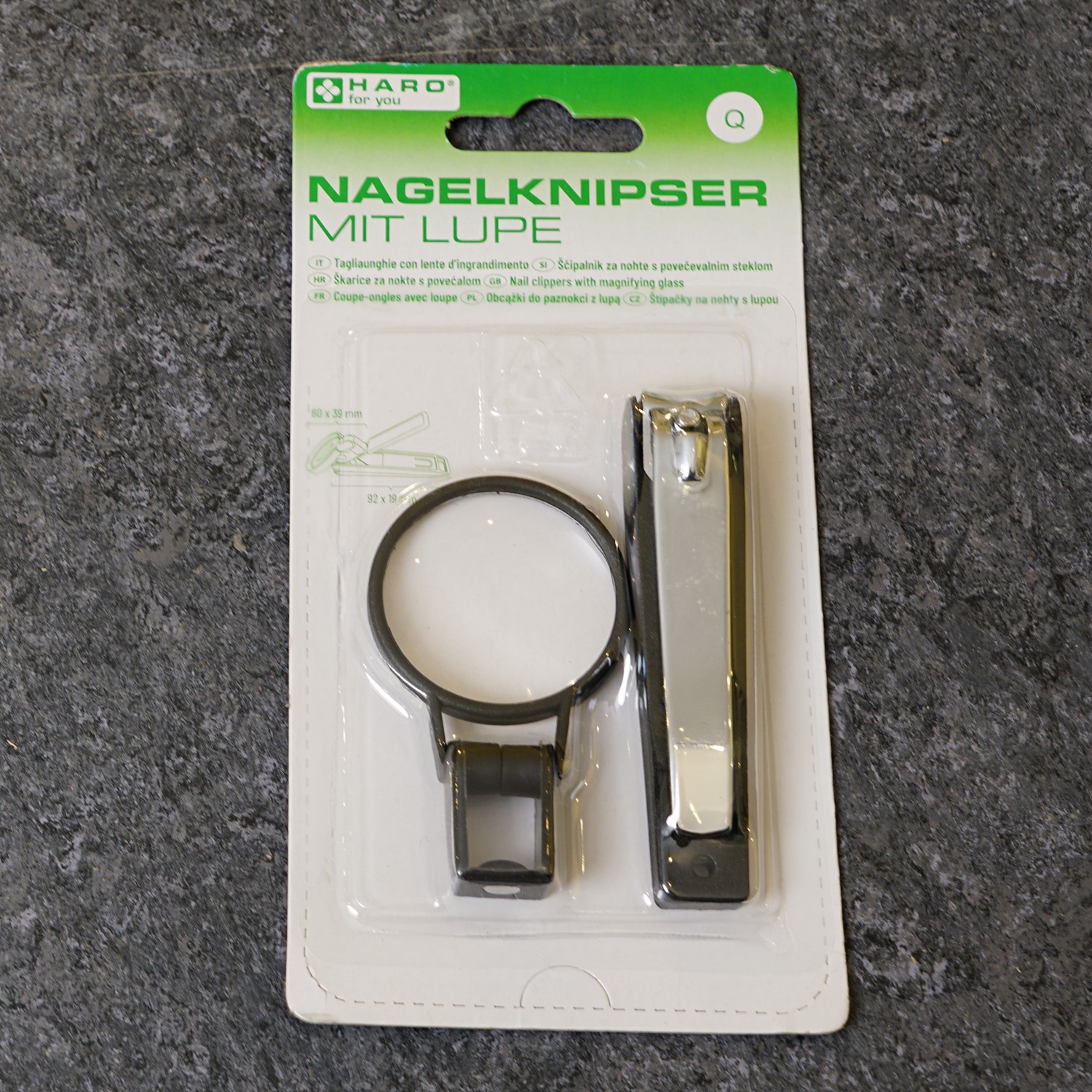 großer Nagelknipser mit runder Lupe, Durchmesser ca. 4 cm, in Verpackung